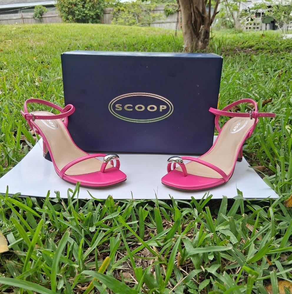 SCOOP Stiletto With Toe Loop